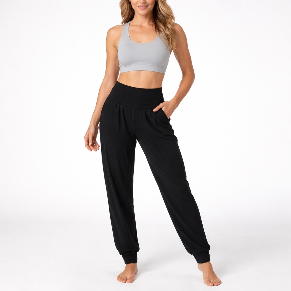 Fabletics black capri jogger pants stretchy yoga running medium loungewear